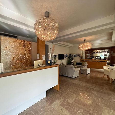 Hotel Mon Pays Riccione Exterior foto