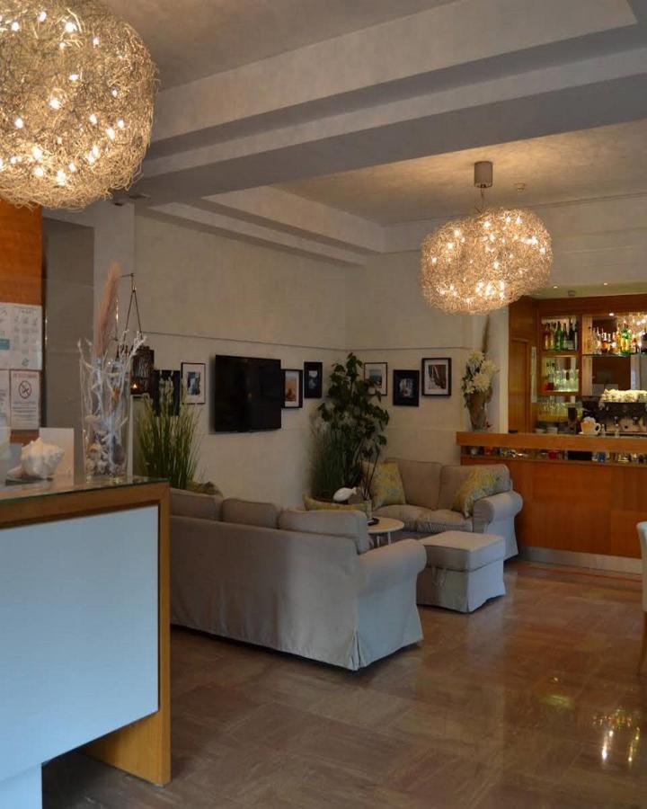 Hotel Mon Pays Riccione Exterior foto