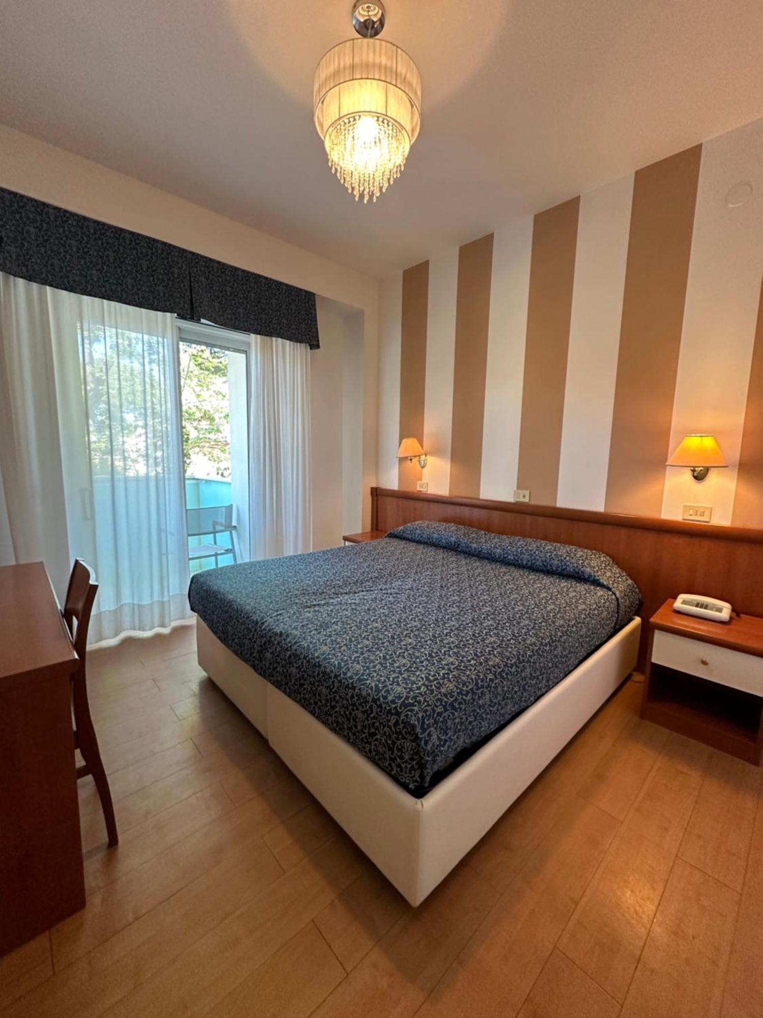 Hotel Mon Pays Riccione Exterior foto